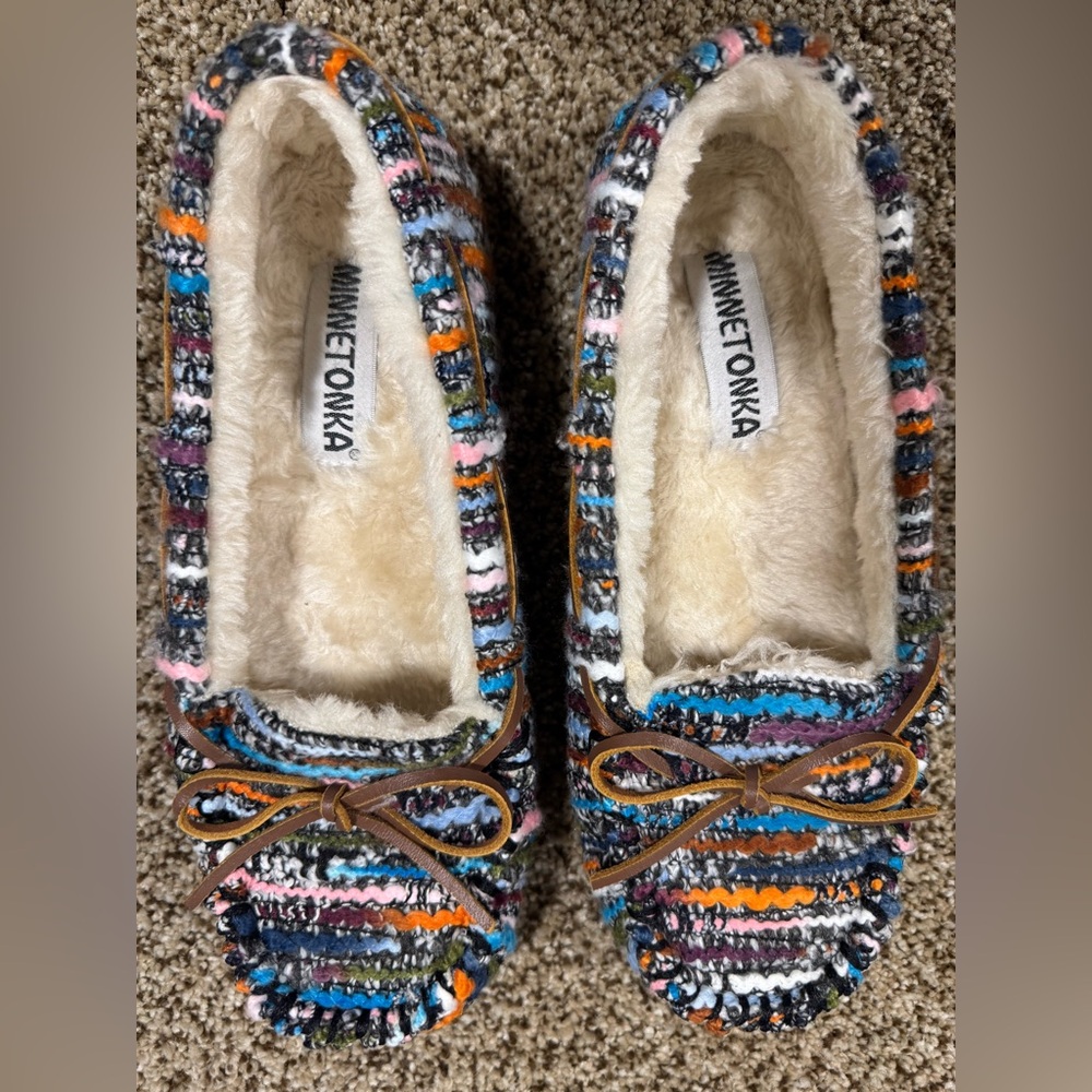 Minnetonka Multicolor Knit Moccasin Slippers with Faux Fur Trim - Picture 5 of 5